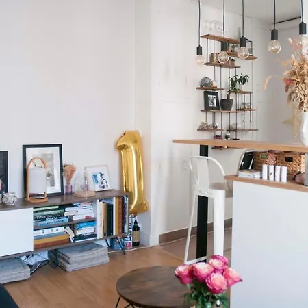 Apartment Nice Studio For Two People In The Heart Of Paris